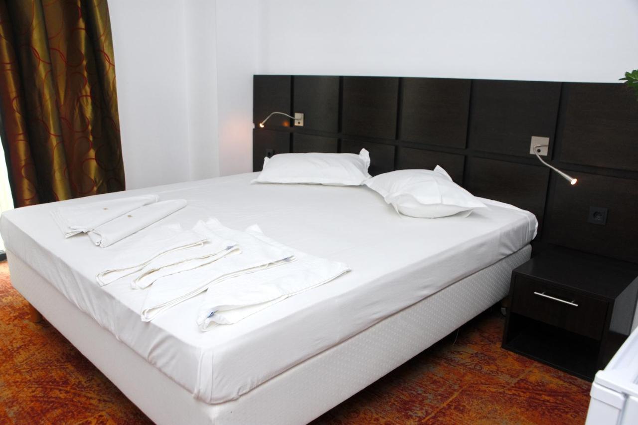 אפורי סוד Hotel Mercur מראה חיצוני תמונה