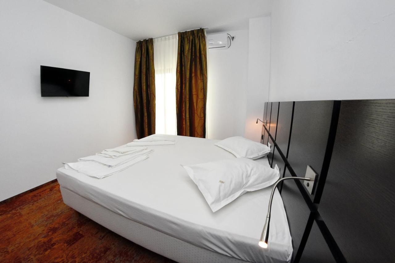 אפורי סוד Hotel Mercur מראה חיצוני תמונה