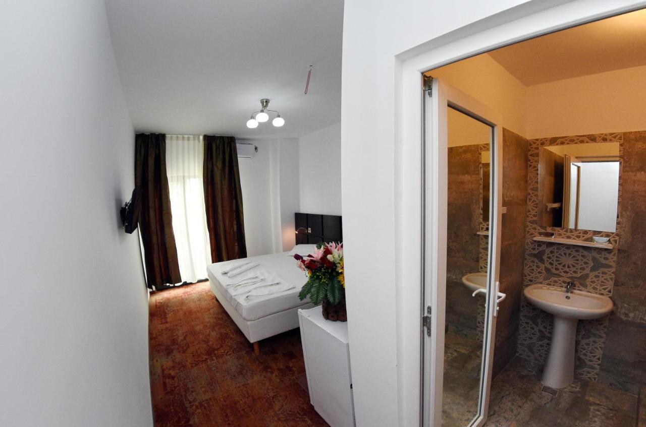 אפורי סוד Hotel Mercur מראה חיצוני תמונה