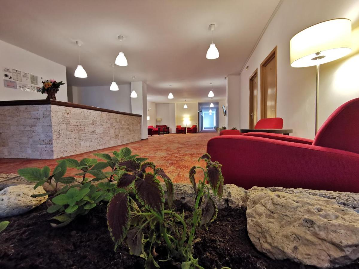 אפורי סוד Hotel Mercur מראה חיצוני תמונה